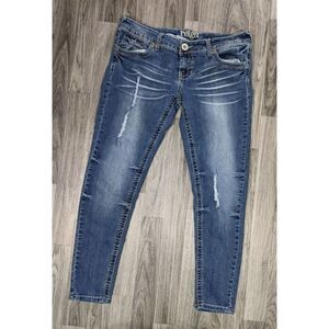Reign Junior Size 9 Embroidered Pockets Distressed Denim Blue Jean Capris